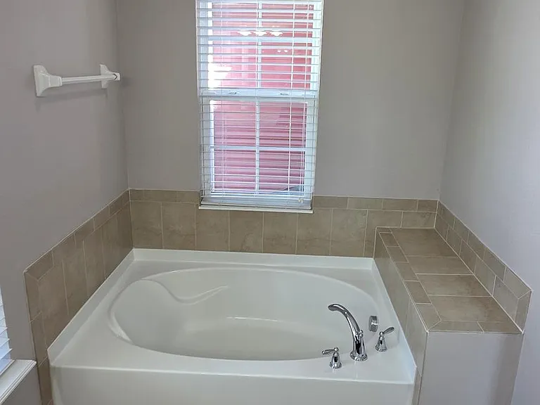 1062 Clifton Springs Ln — Photo 33