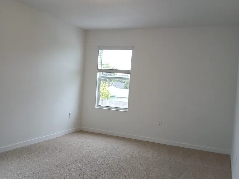 1347 NE 2nd Ct — Photo 5