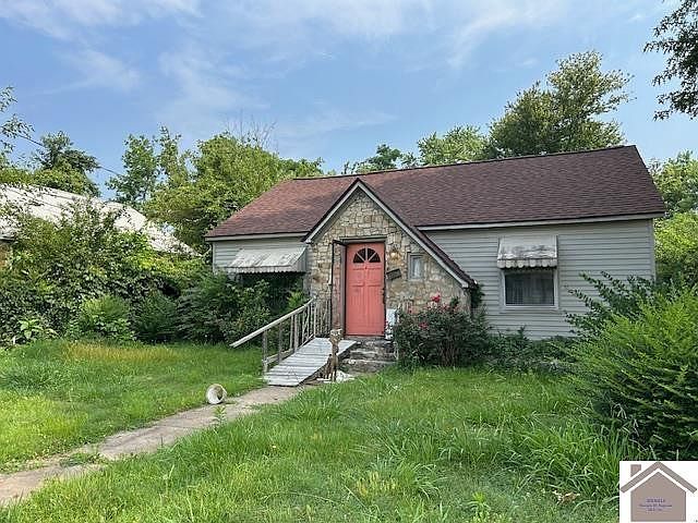 1st image of 305 Wright St