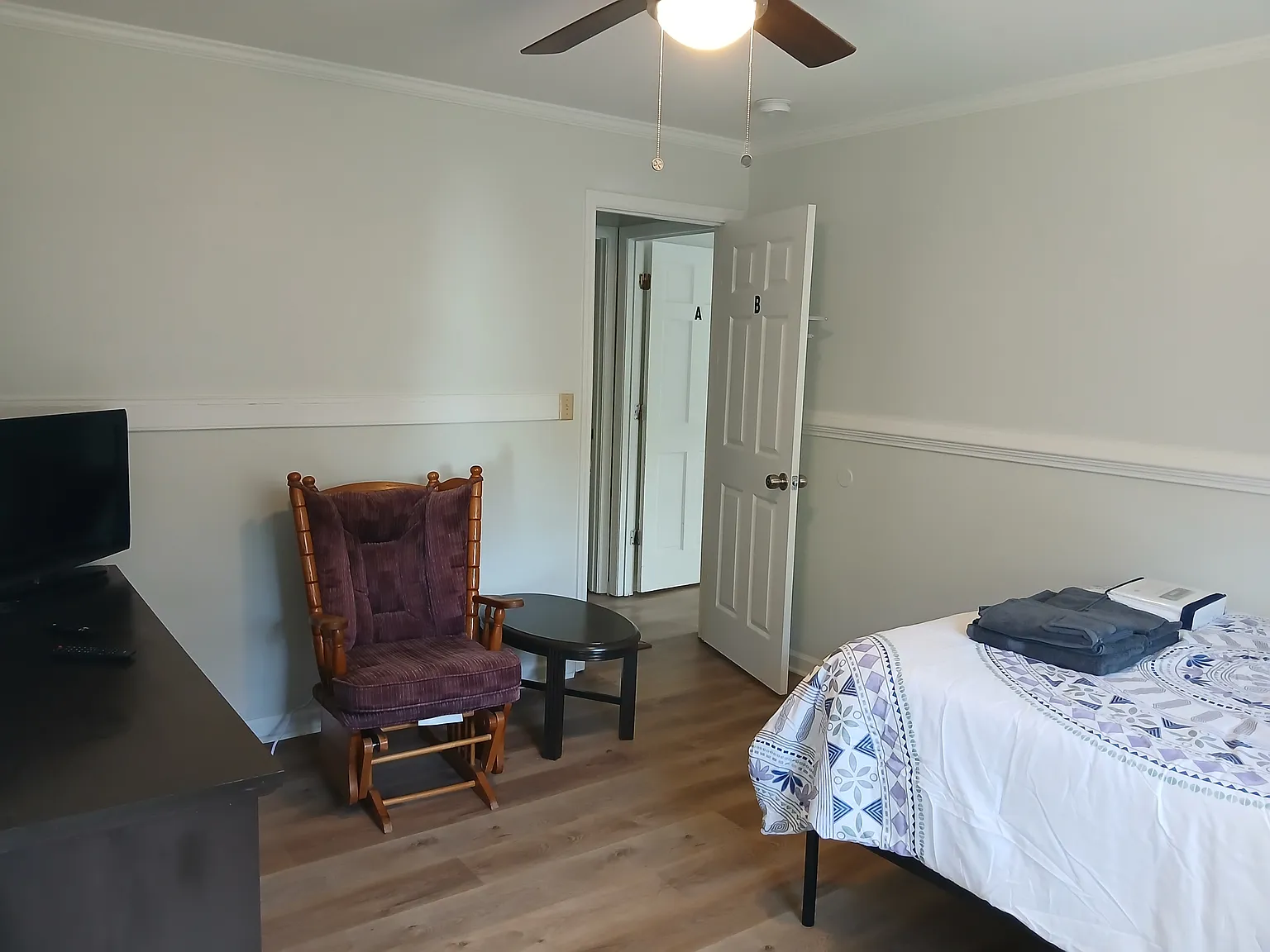 4 bed, 3700 sqft, $800 — Photo 3