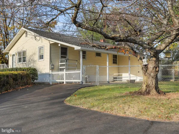 1663 Nipetown Rd, Martinsburg, WV 25404