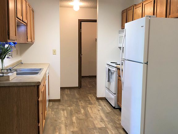 3rd image of 1401 12th St E #14