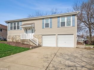 306 Bridgewater Ln, Bloomingdale, IL