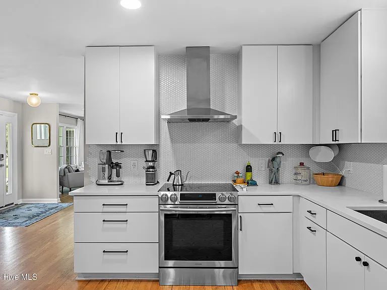 202 Windemere Rd — Photo 38