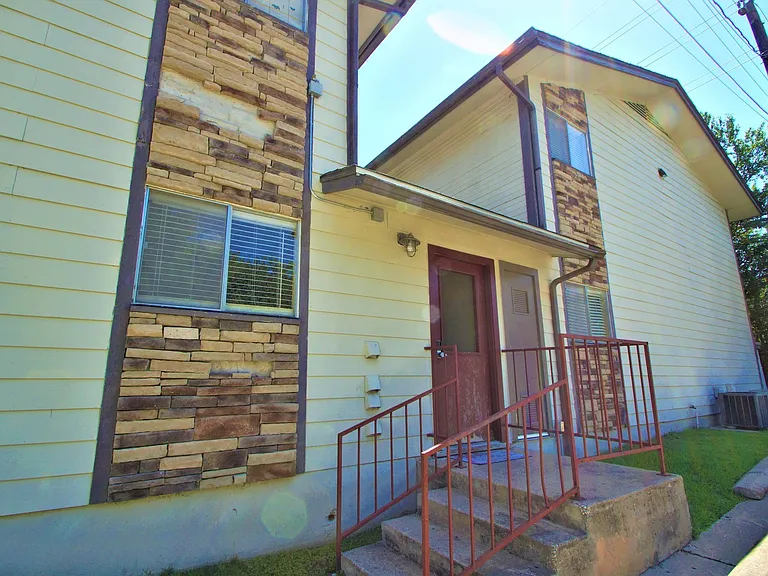 Awesome open Studio Apartments Close to Downtown — Photo 51