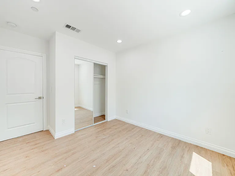 1170 E 45th St — Photo 15