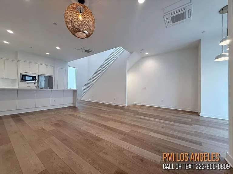 10917 1/2 Otsego St — Photo 13
