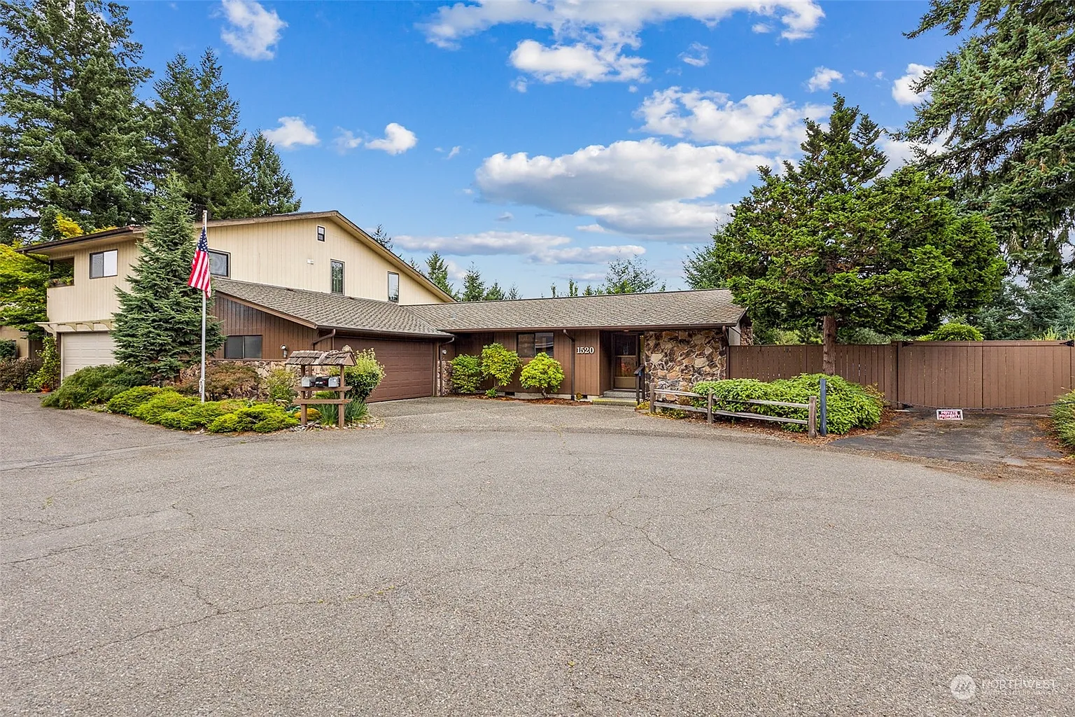 1520 Evergreen Park Lane SW photo 1