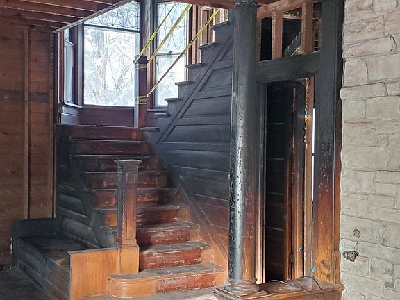 5th image of 530 E Louisa St
