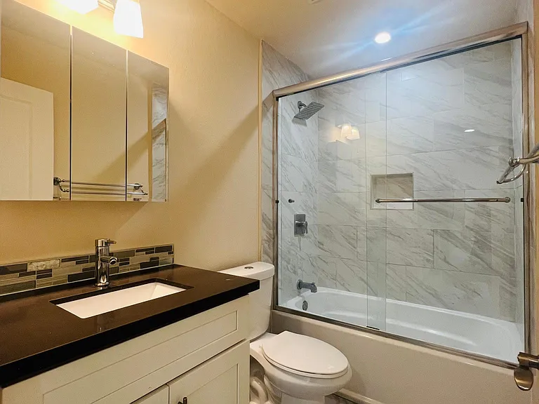 172 N Mariposa Ave #E — Photo 8