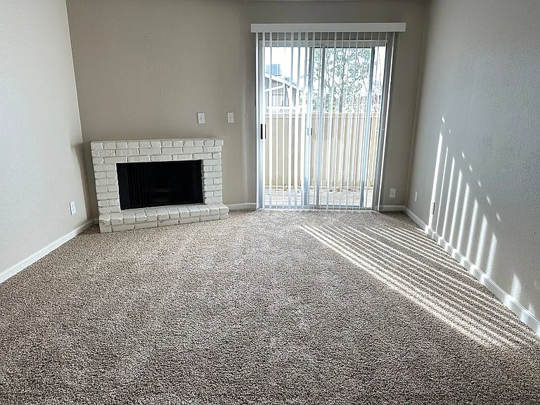400 W Gettysburg Ave — Photo 33