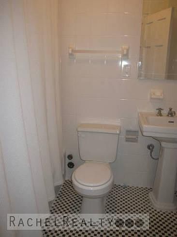 2nd image of 51 W 86th St APT 903