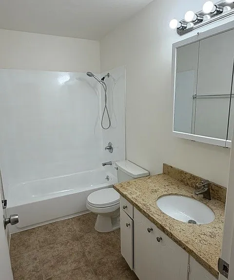 Spanish Castle Apartments — Photo 14