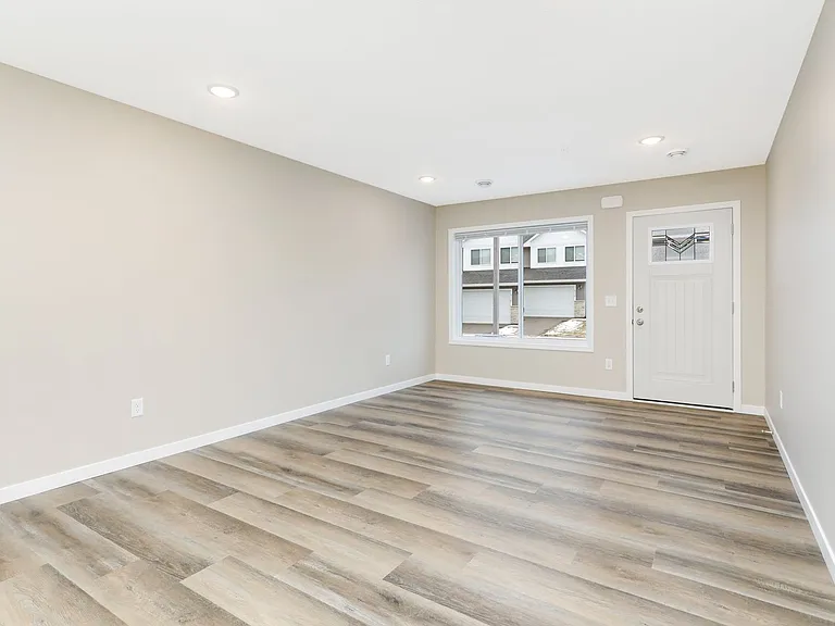 6044 Manchester Ave NE — Photo 6