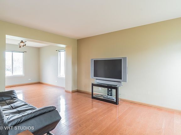 3rd image of 838 Meadowridge Dr
