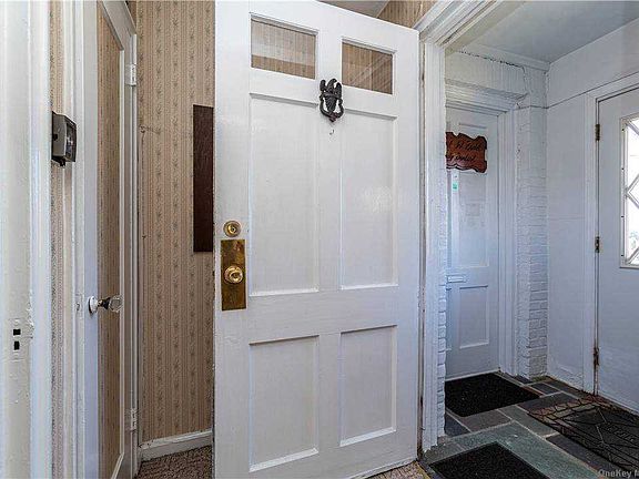 3rd image of 1014 Denton Ave