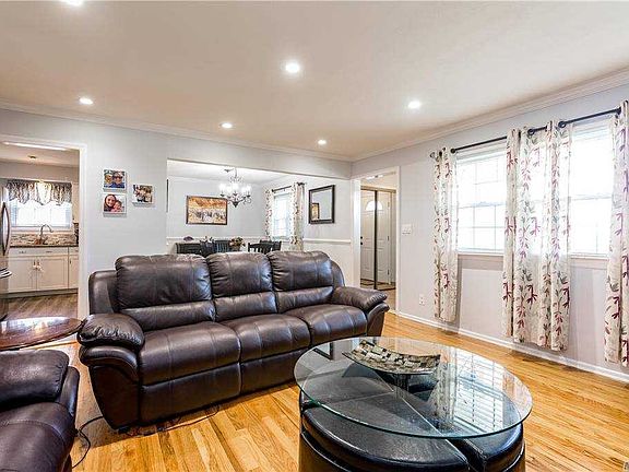 4th image of 150 Linden St