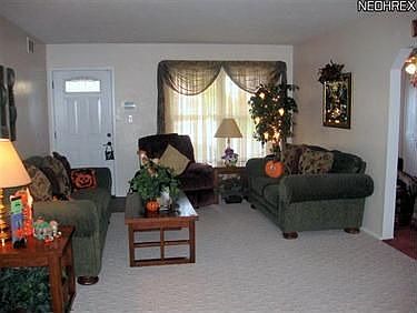 3rd image of 556 Hemlock Dr