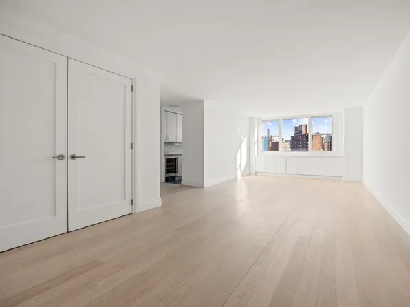 61 Jane Street image 1 of 7