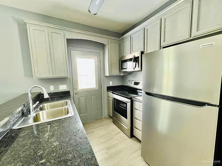 1702 Nassau St — Photo 7