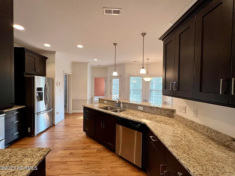 206 Sandy Springs Rd — Photo 13