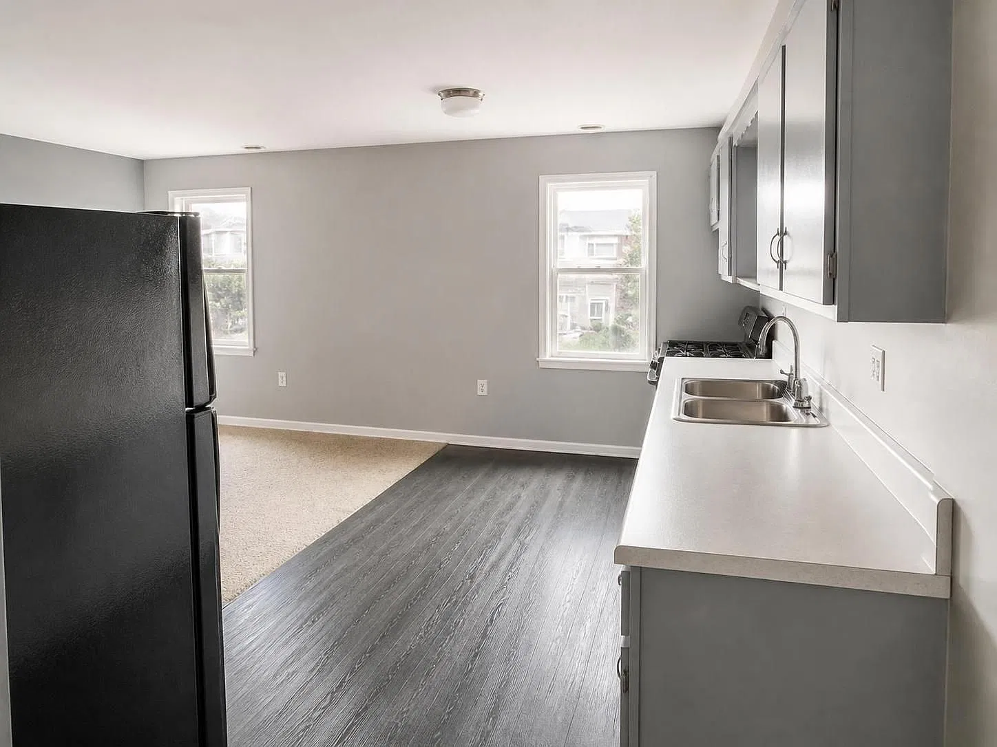Bright and Spacious 1-Bed, 1-Bath Apartment in Prime Location — Photo 2