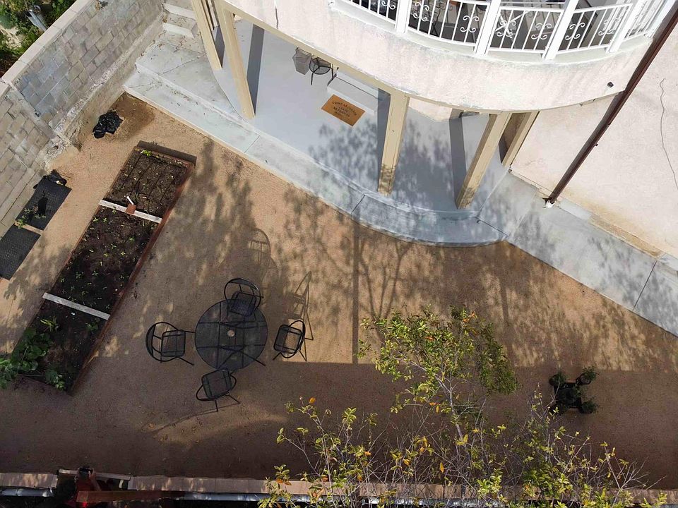 1st image of 124 Douglas St