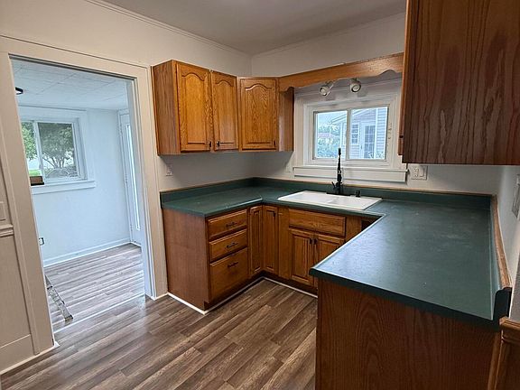 3rd image of 277 Coe St