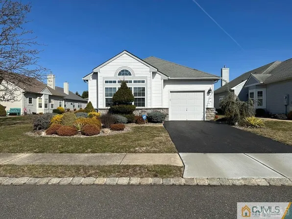 108 Avalon Rd, Monroe Township, NJ 08831