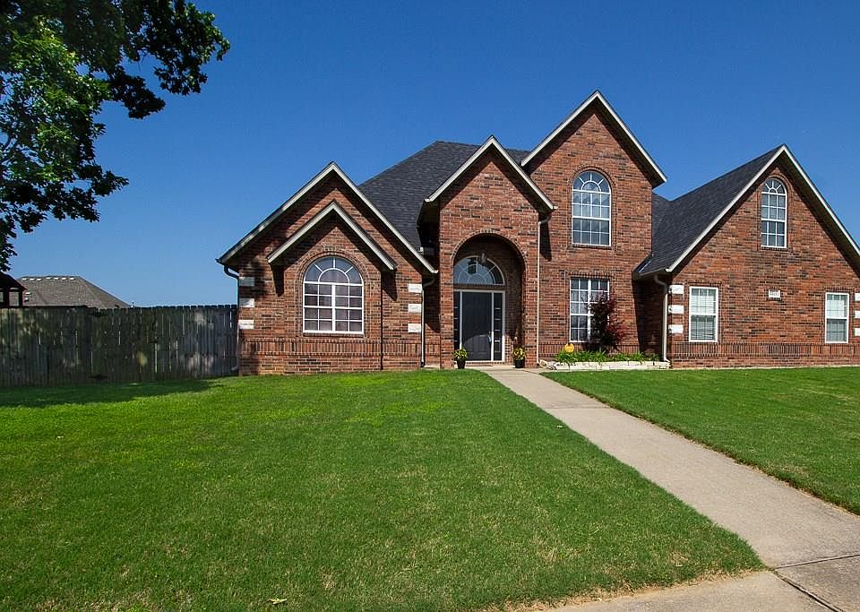 1st image of 2511 SW Pinoak Ave