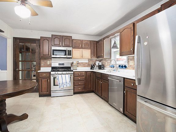 4th image of 8300 E D Ave