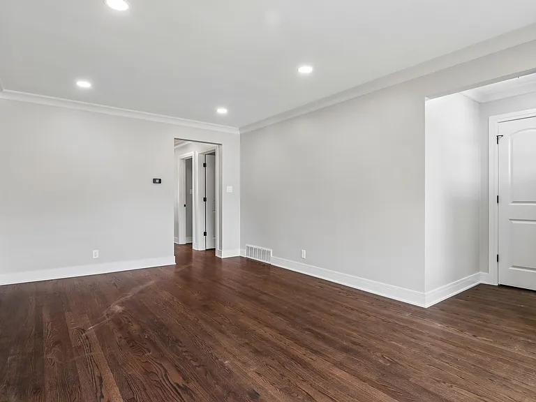 8804 S Fairfield Ave — Photo 7