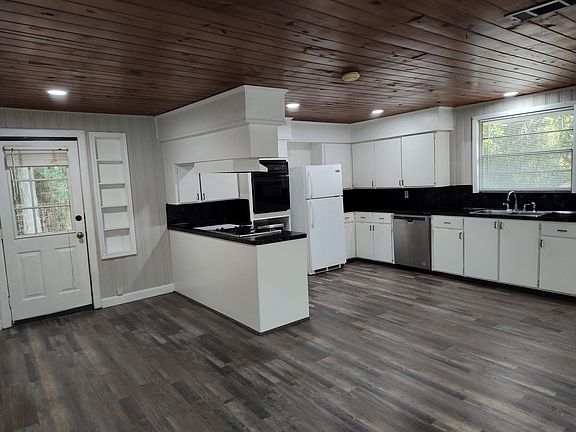 4th image of 1589 E Pine Lake Cir