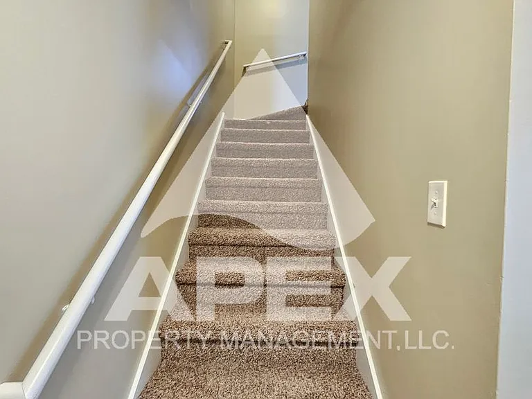 1827 Sweet View Way — Photo 10