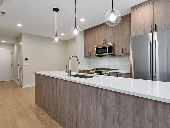 5th image of 3208 N Southport Ave APT 201