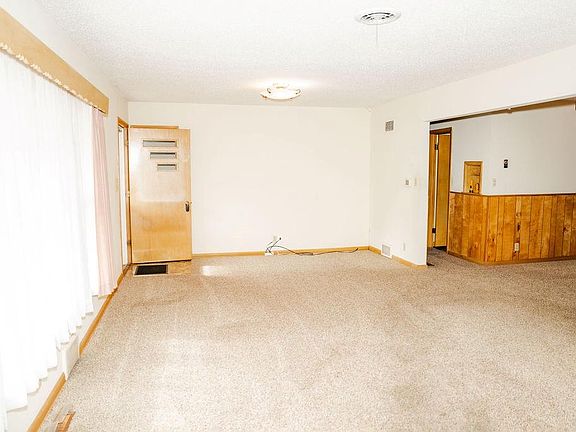4th image of 300 Huston Ave