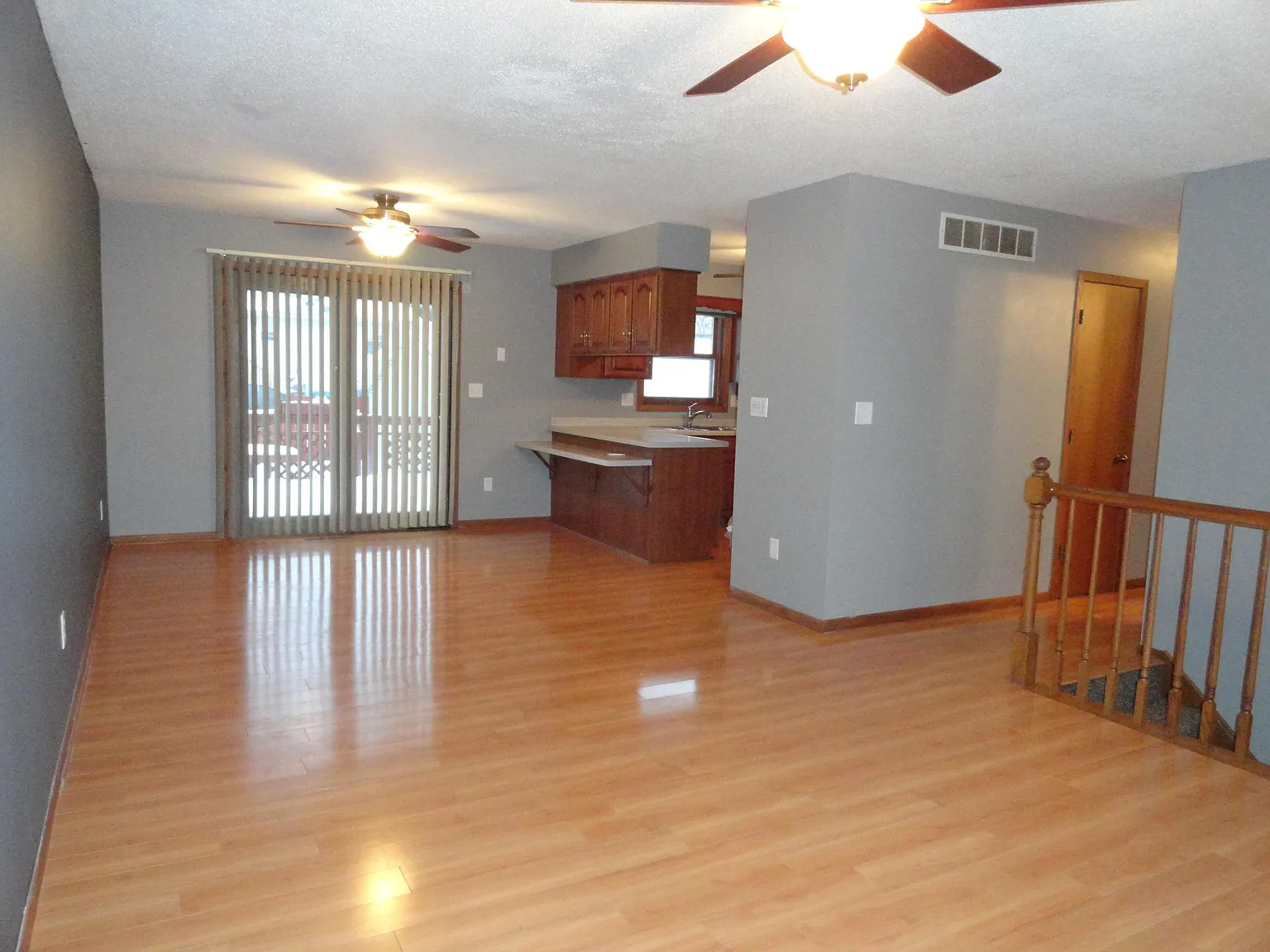 4 bed, 1932 sqft, $2,350 — Photo 2