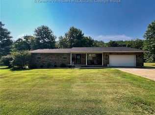 13 Meadow Ln, Elkview, WV 25071
