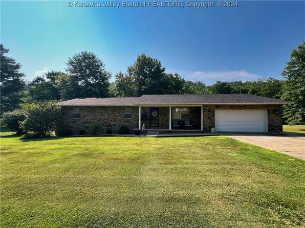 13 Meadow Ln, Elkview, WV 25071