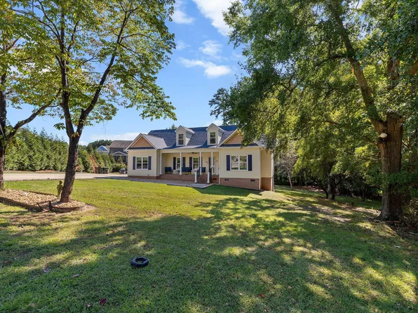517 Dogwood Rd, Holly Springs, NC 27540