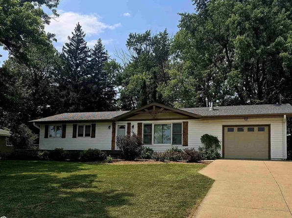 2201 Edmundson Dr, Oskaloosa, IA 52577