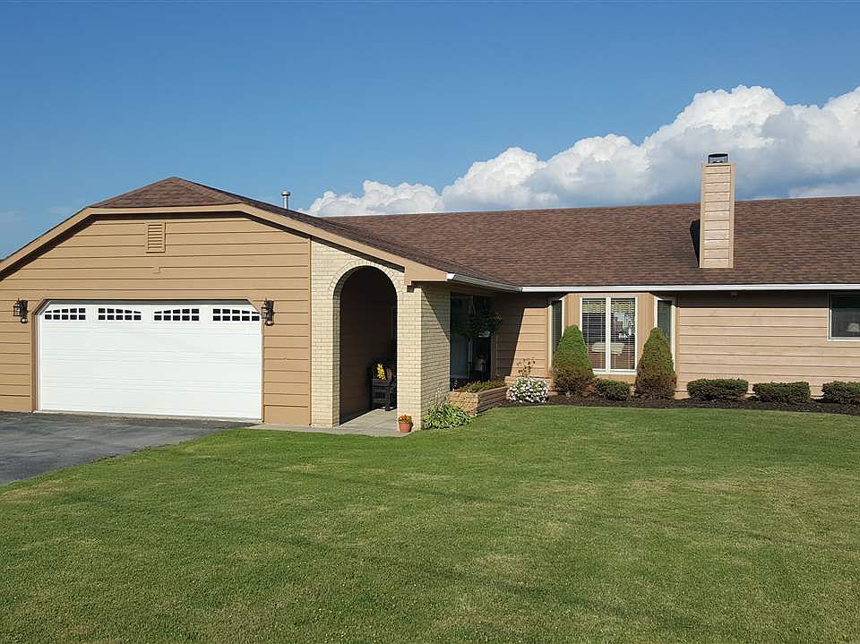 1st image of 8 Bartlett Dr