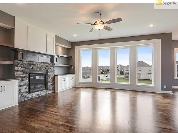 Bright and open concept floor plan