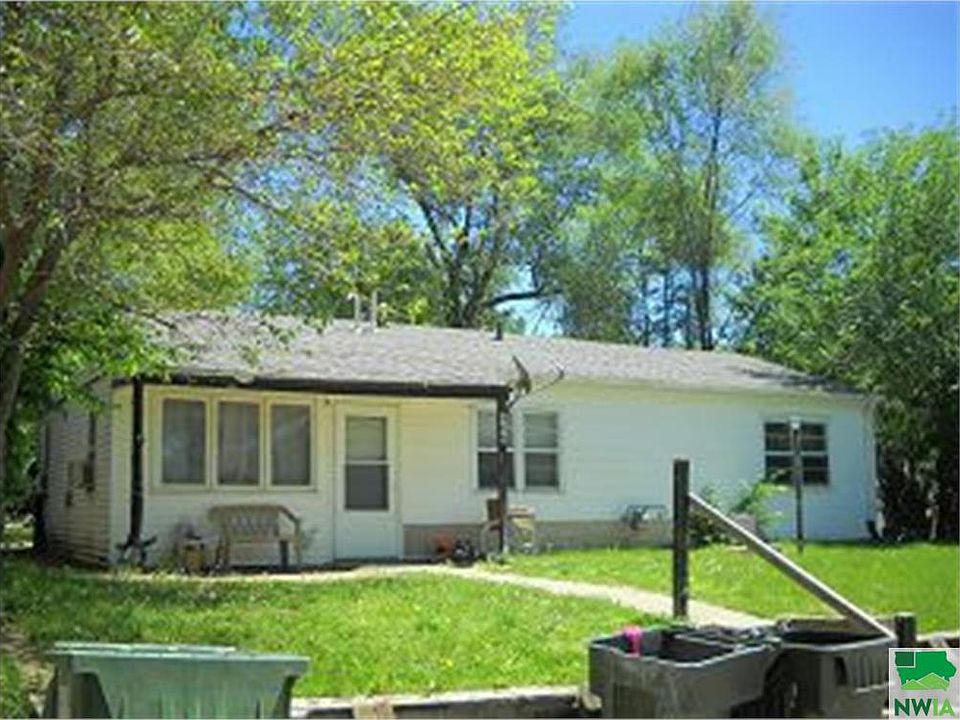 1st image of 908 Helen St