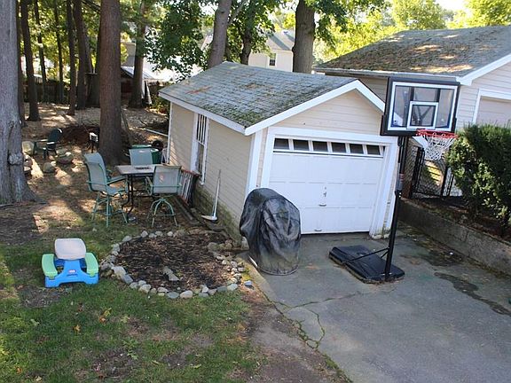 3rd image of 38 Pine Cir