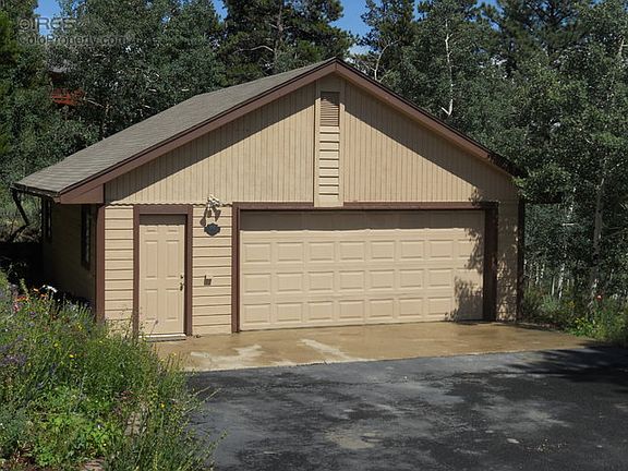 Oversized Garage w/ Workshop