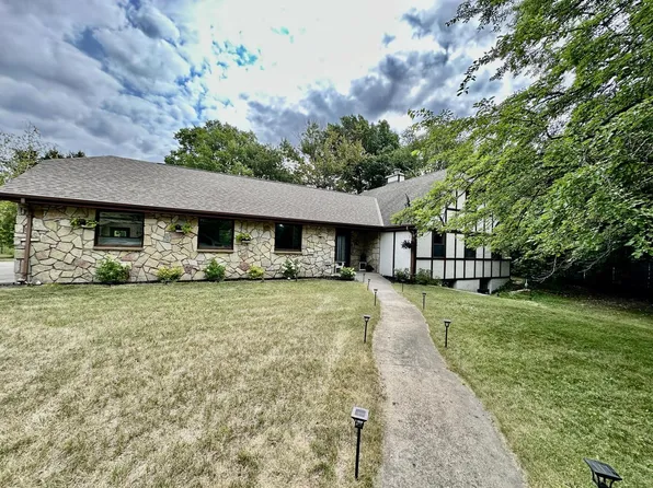 1894 Annette COURT, West Bend, WI 53090