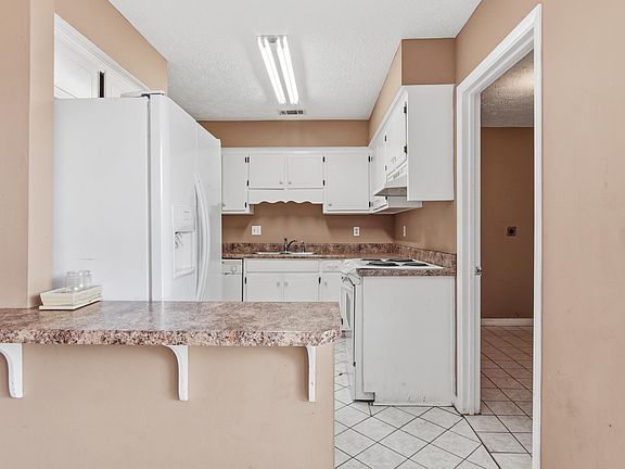 5th image of 3902 Solano Rd