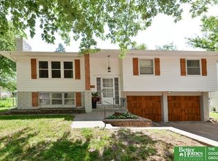4123 N 100th St, Omaha, NE 68134