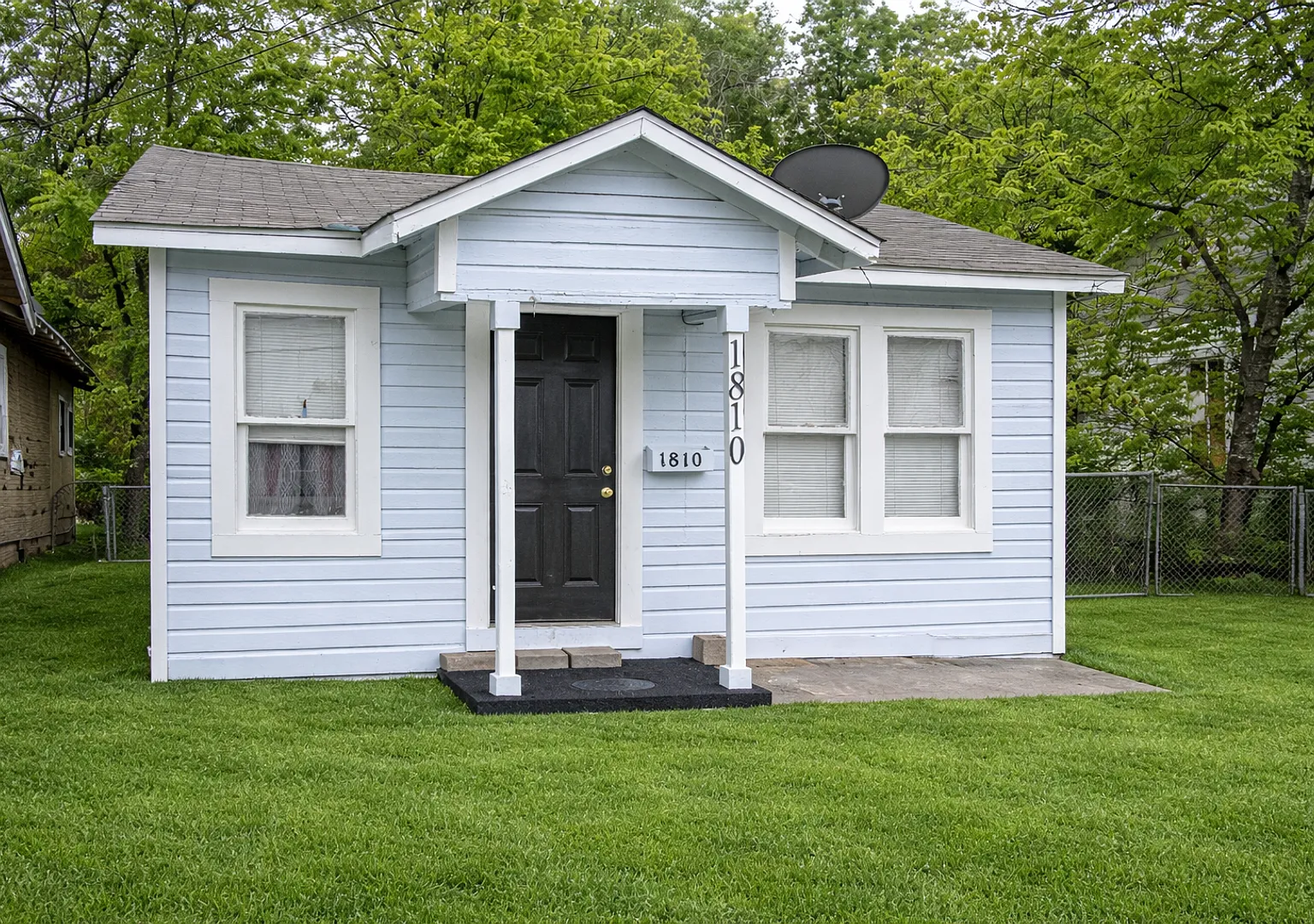 2BR/1BA Ideal Home Near Downtown — Photo 3